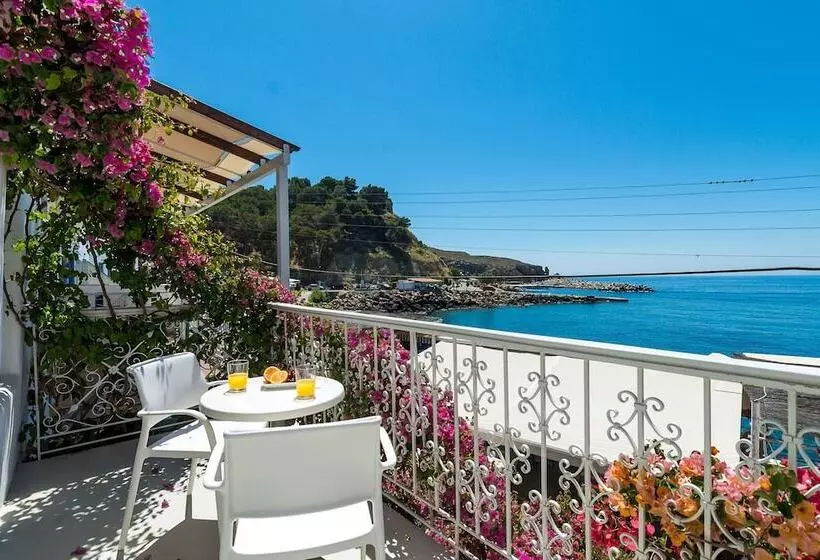Hotelli Samaria By The Sea