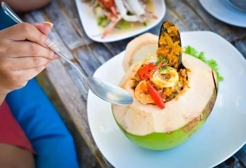 Hotelli The Pp. Beach Resort Thasala