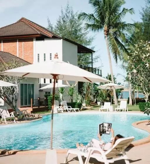 Hotelli The Pp. Beach Resort Thasala