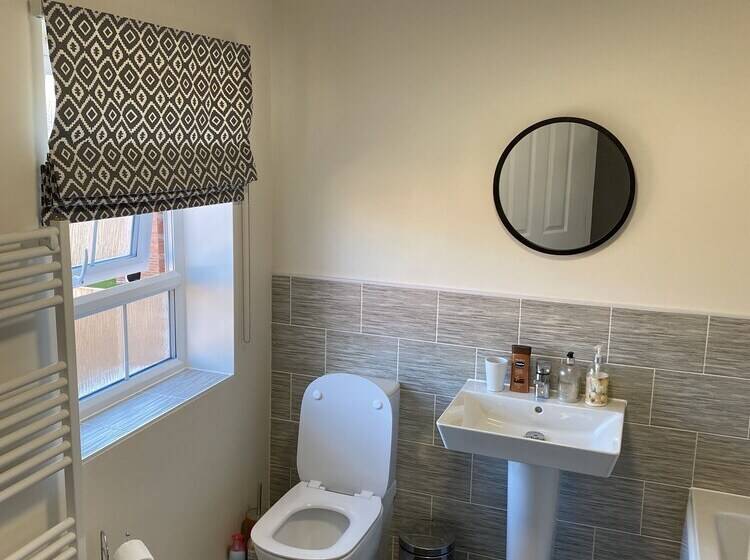 إقامة Charming 4 Bed House In Grantham