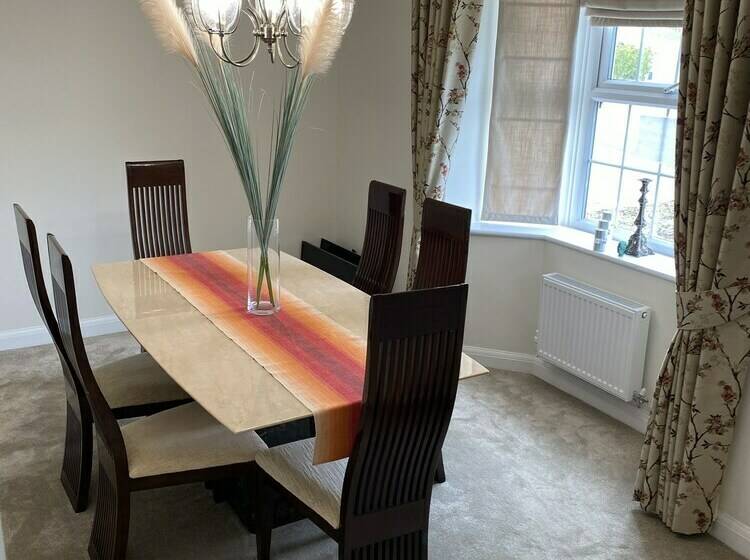 إقامة Charming 4 Bed House In Grantham