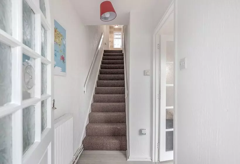 Residenssi Tms Lovely 3 Bed House Tilbury Free Parking