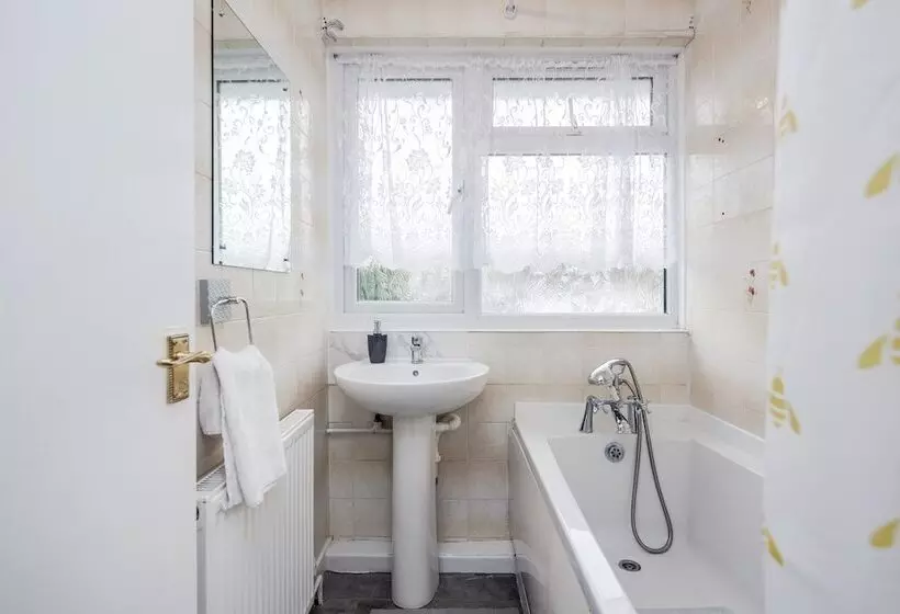 Residenssi Tms Lovely 3 Bed House Tilbury Free Parking