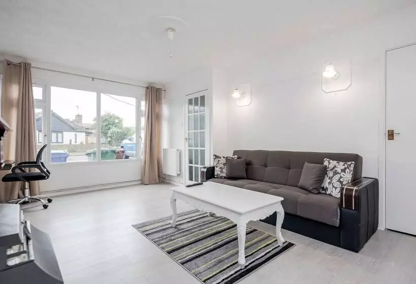 Residenssi Tms Lovely 3 Bed House Tilbury Free Parking
