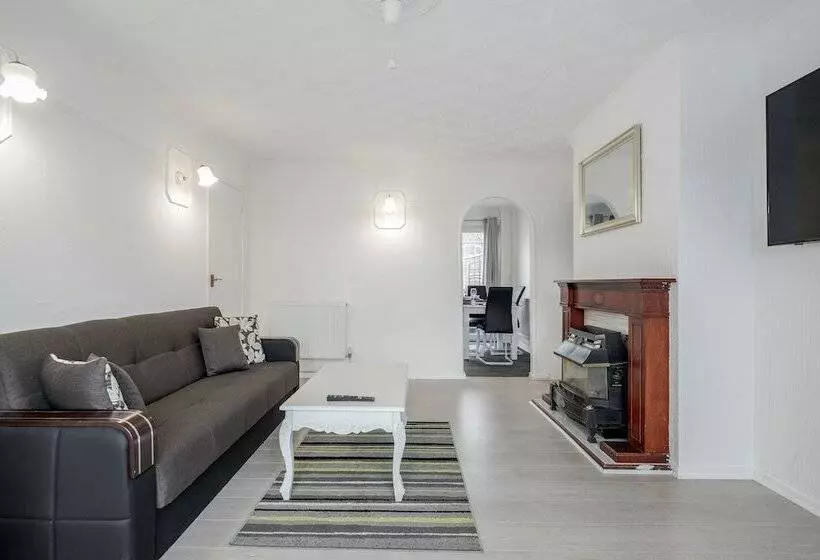 Residenssi Tms Lovely 3 Bed House Tilbury Free Parking