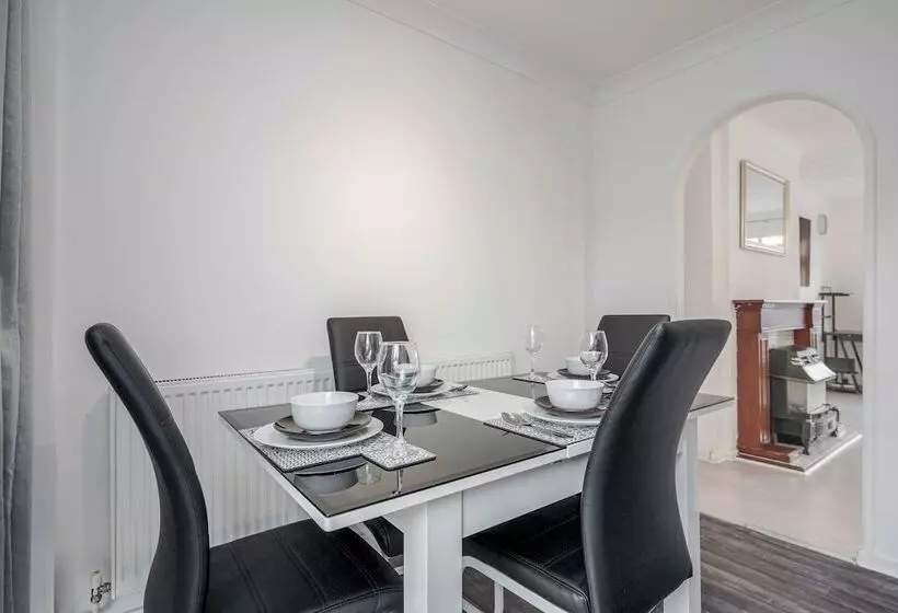 Residenssi Tms Lovely 3 Bed House Tilbury Free Parking