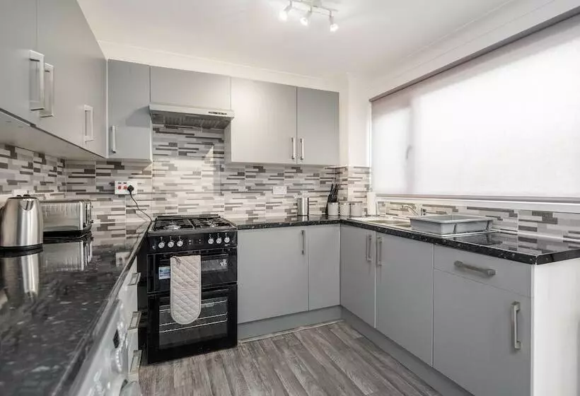 Residenssi Tms Lovely 3 Bed House Tilbury Free Parking