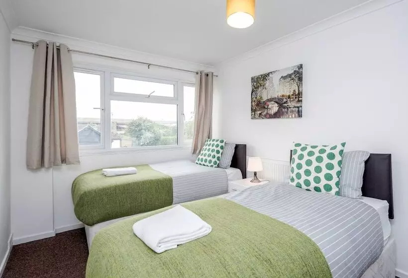 Residenssi Tms Lovely 3 Bed House Tilbury Free Parking