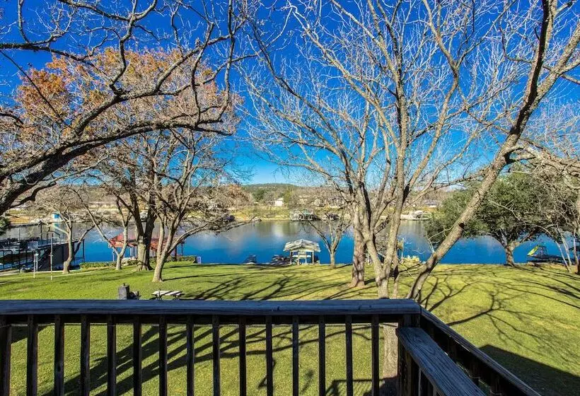 Pet Friendly Retreat On Lake Lbj!