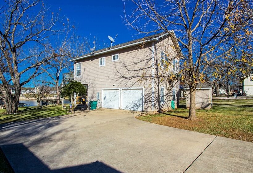 Pet Friendly Retreat On Lake Lbj!