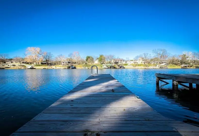 Pet Friendly Retreat On Lake Lbj!
