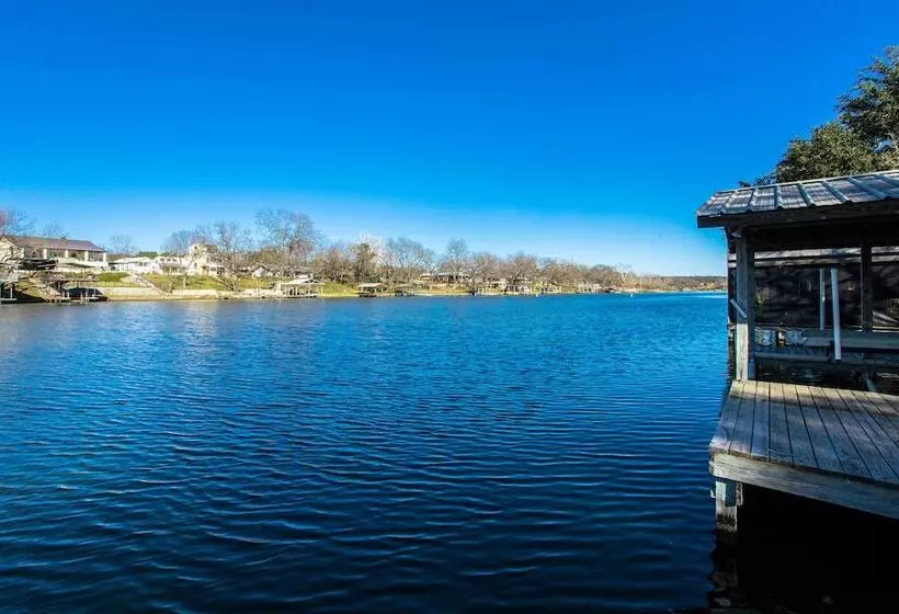 Pet Friendly Retreat On Lake Lbj!