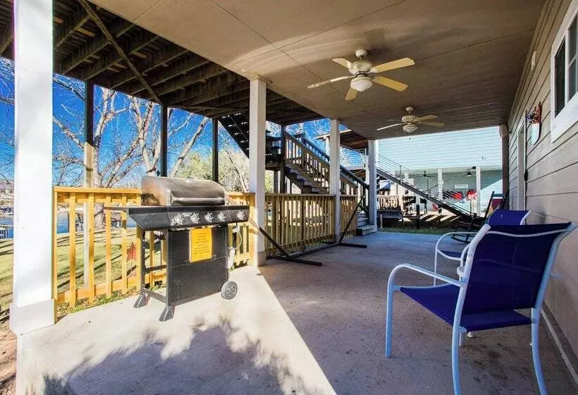 Pet Friendly Retreat On Lake Lbj!