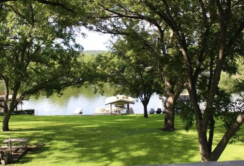 Pet Friendly Retreat On Lake Lbj!