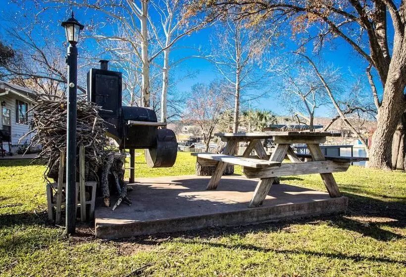 Pet Friendly Retreat On Lake Lbj!