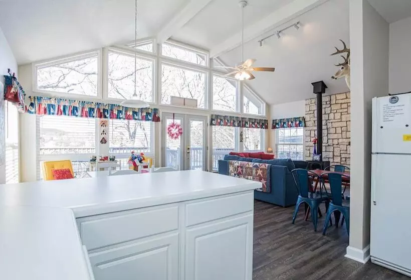 Pet Friendly Retreat On Lake Lbj!