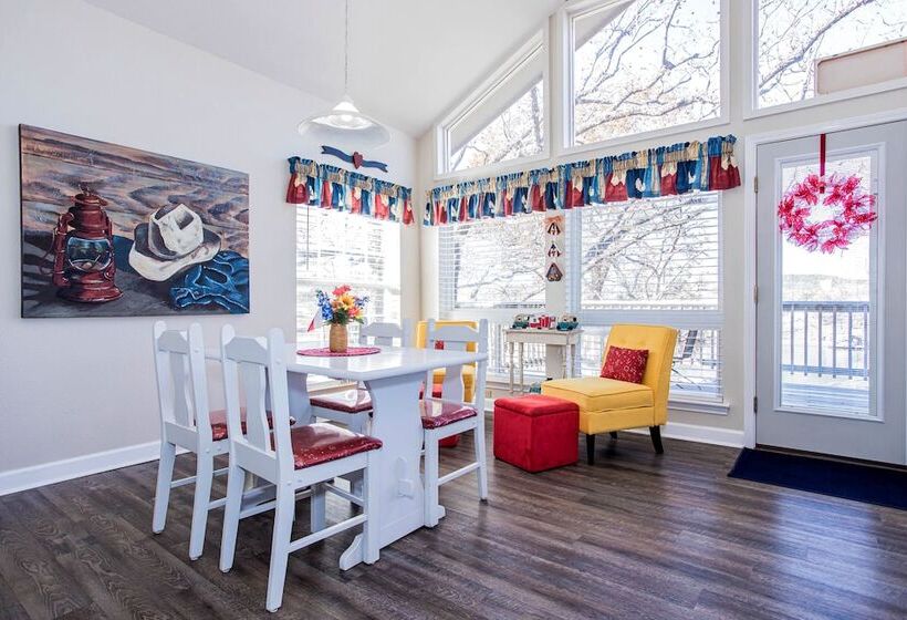 Pet Friendly Retreat On Lake Lbj!