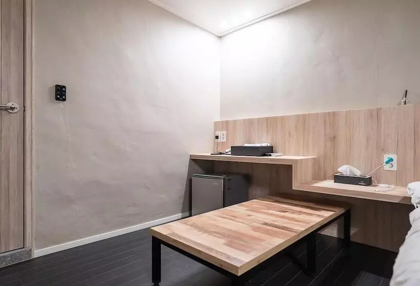 Suwon Movie Motel