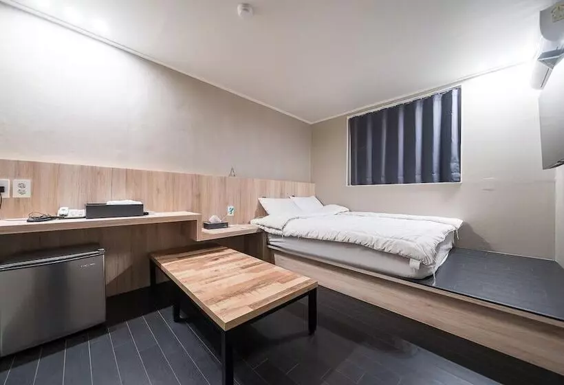 Suwon Movie Motel