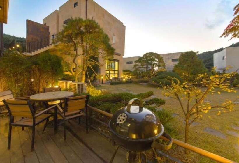 Taean Bohemia Village Pension