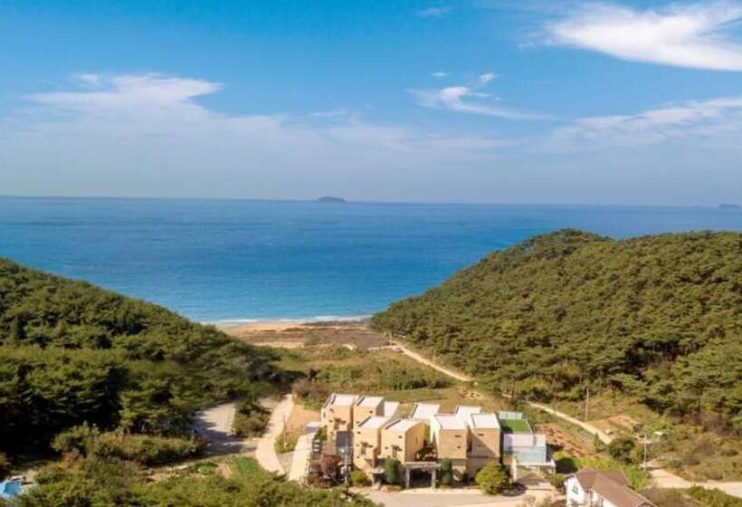 Taean Bohemia Village Pension