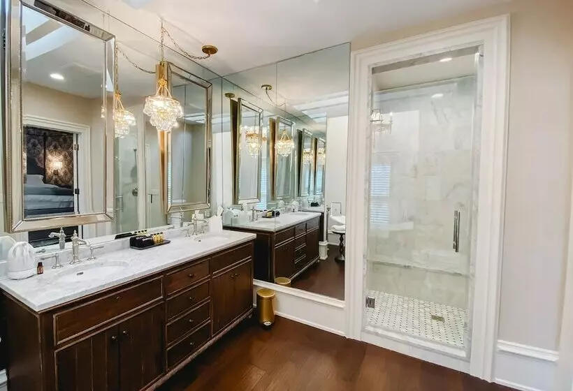 The Lilley Mansion Bed & Breakfast