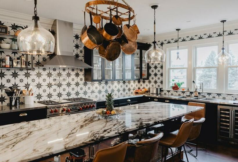 The Lilley Mansion Bed & Breakfast