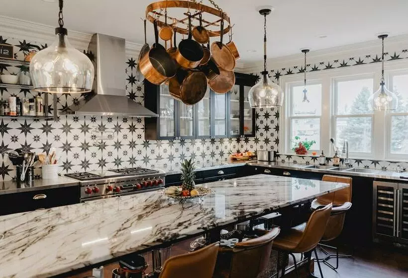 The Lilley Mansion Bed & Breakfast