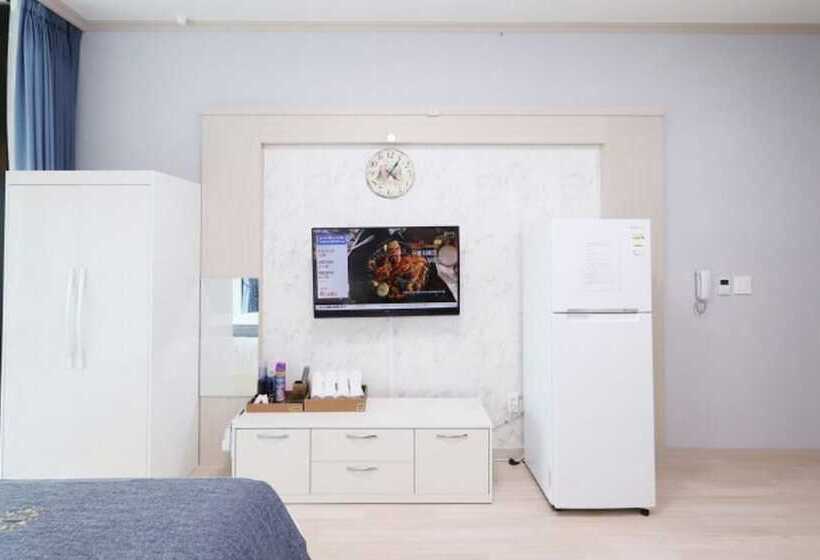 Yeosu Moraeal Pet Heated Pool Pension