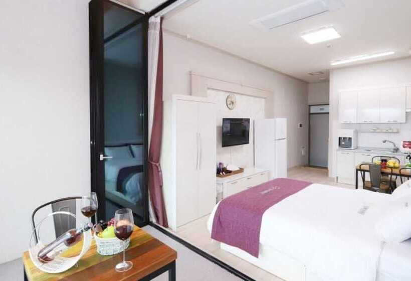 Yeosu Moraeal Pet Heated Pool Pension
