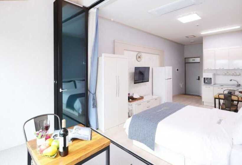 Yeosu Moraeal Pet Heated Pool Pension