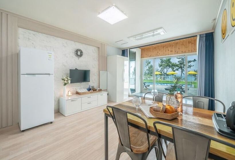 Yeosu Moraeal Pet Heated Pool Pension