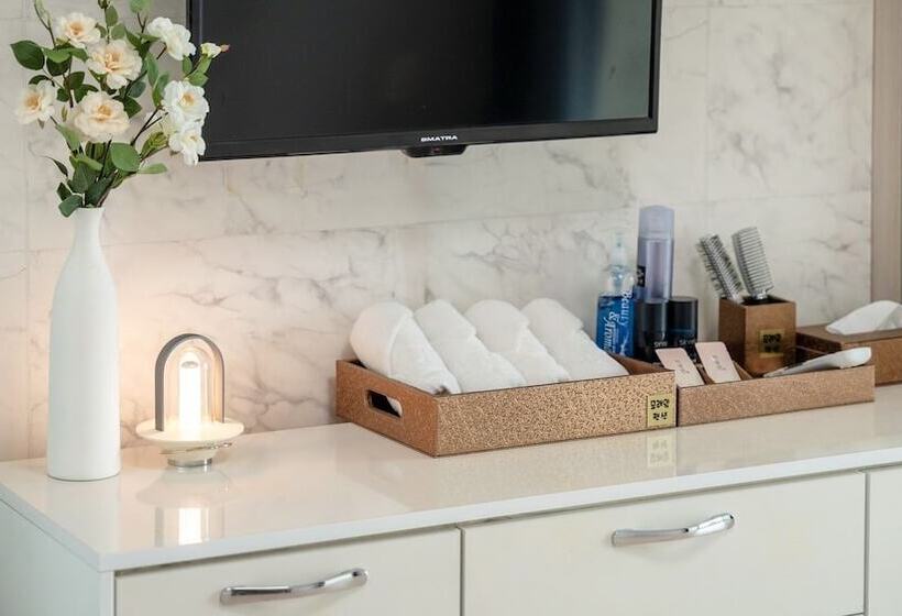 Yeosu Moraeal Pet Heated Pool Pension