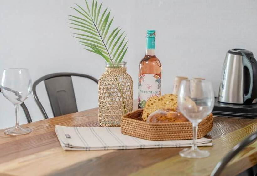 Yeosu Moraeal Pet Heated Pool Pension