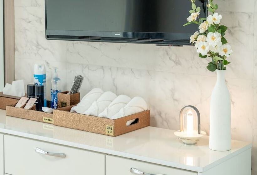 Yeosu Moraeal Pet Heated Pool Pension