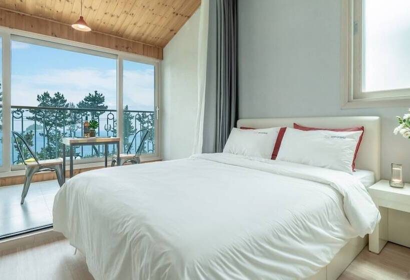 Yeosu Moraeal Pet Heated Pool Pension