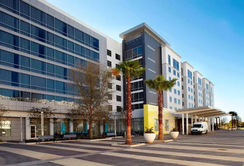 ホテル Courtyard By Marriott Orlando Lake Nona