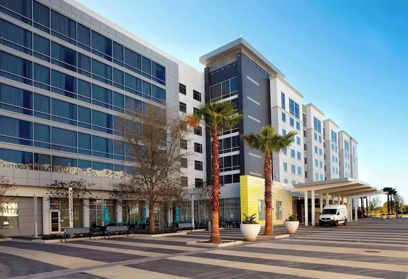 ホテル Courtyard By Marriott Orlando Lake Nona