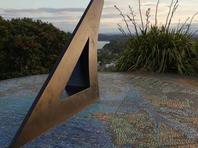 Отель Hananui Lodge And Apartments