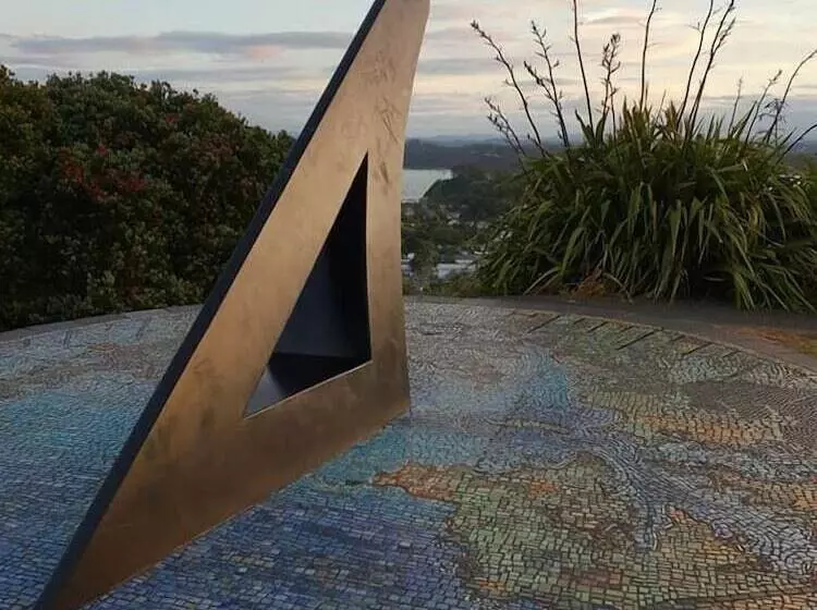 Отель Hananui Lodge And Apartments