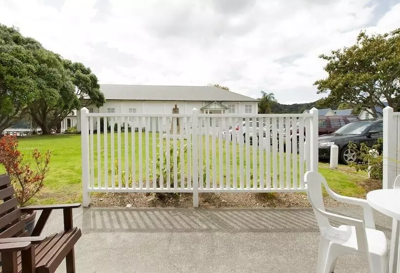 Отель Hananui Lodge And Apartments