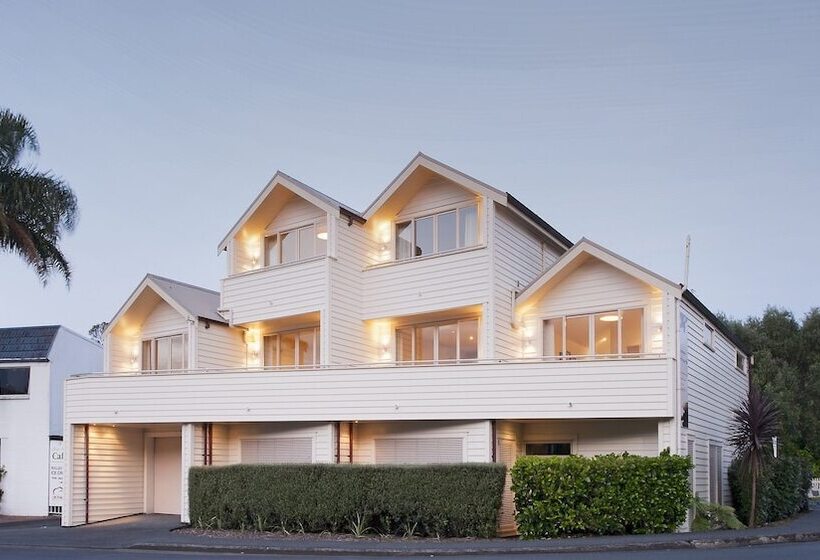 Отель Hananui Lodge And Apartments