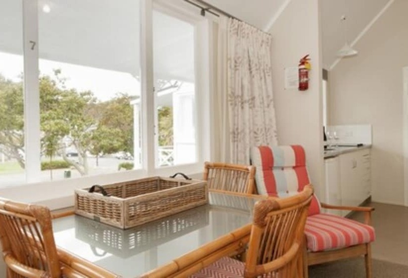 Отель Hananui Lodge And Apartments