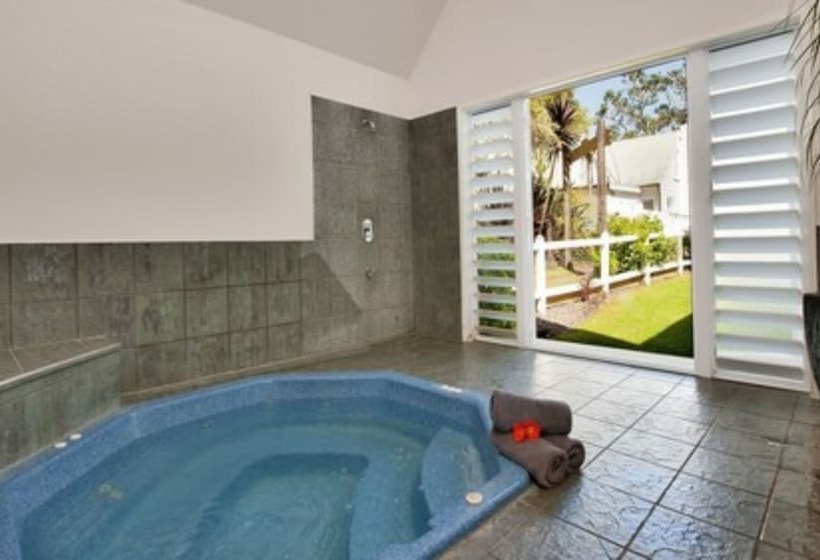 Отель Hananui Lodge And Apartments