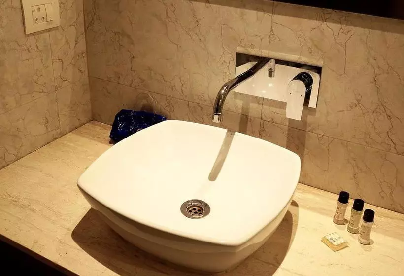 ホテル Capital O 7899 Casa