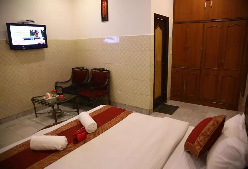 هتل Oyo Rooms Sector 7C Chandigarh