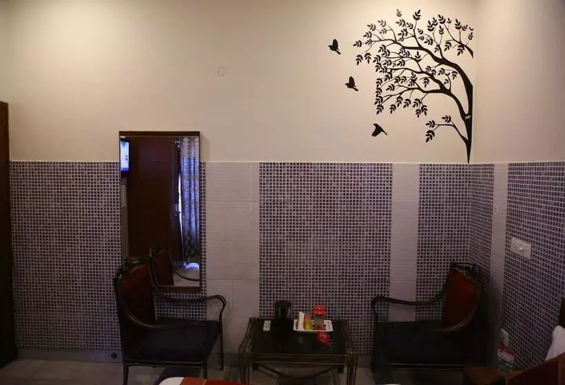 هتل Oyo Rooms Sector 7C Chandigarh