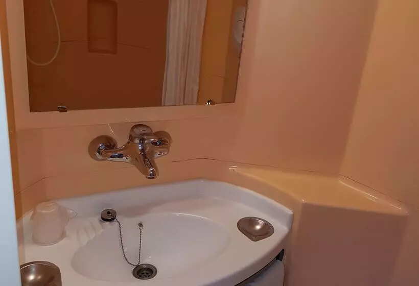 Отель Premiere Classe Amiens Est Glisy