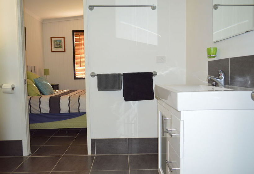 The Lovely Cottages Country Retreat