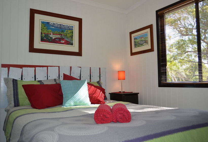 The Lovely Cottages Country Retreat